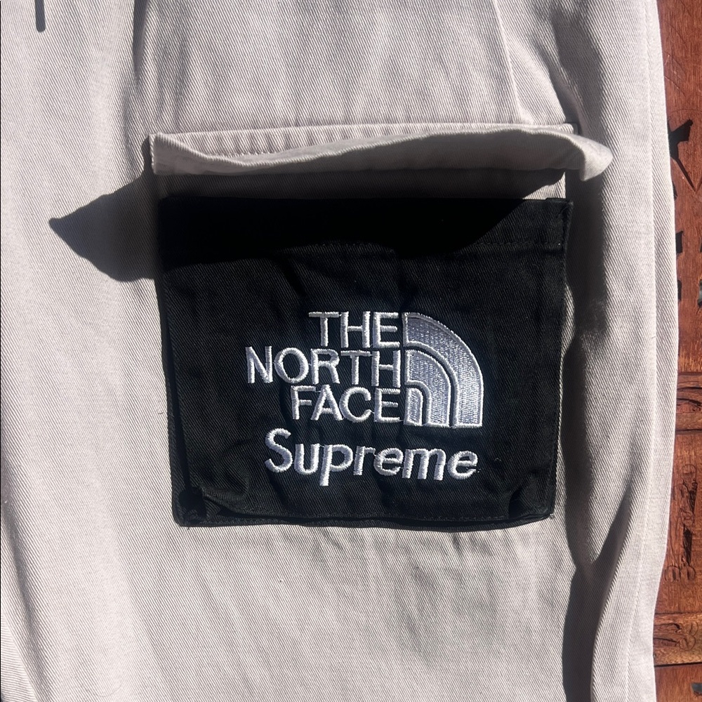 NWOT Auth The North Face Supreme Men's Gray Joggers L - Picture 3 of 10